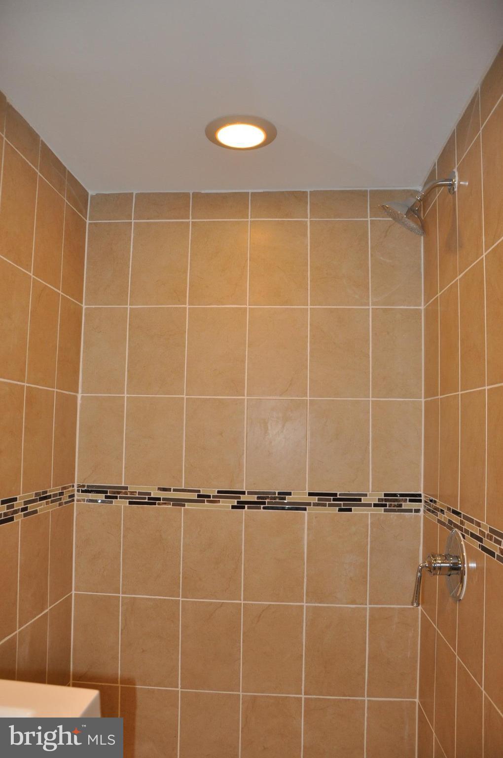 5504 Whitwood Road Baltimore, MD 21206 - Photo 13 of 30 Bath (Master)