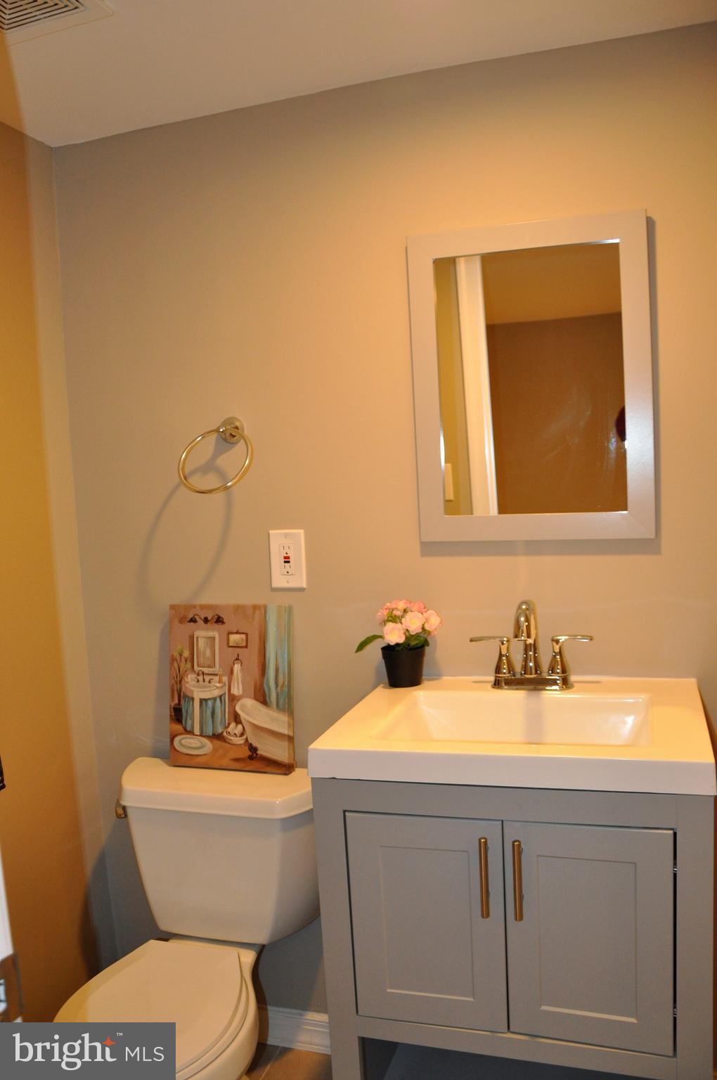 5504 Whitwood Road Baltimore, MD 21206 - Photo 14 of 30 Bath