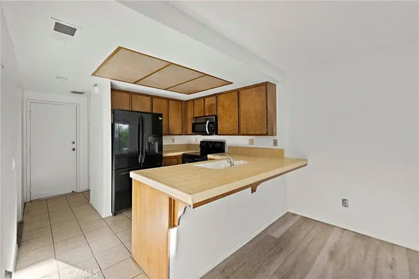 $799,900 | 921 Creekside Drive, Fullerton, CA 92833