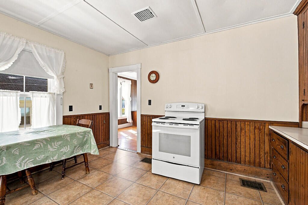 77 High Street Waterville, ME 04901 - Photo 25 of 58 25_BP5A1303_DxO_mls