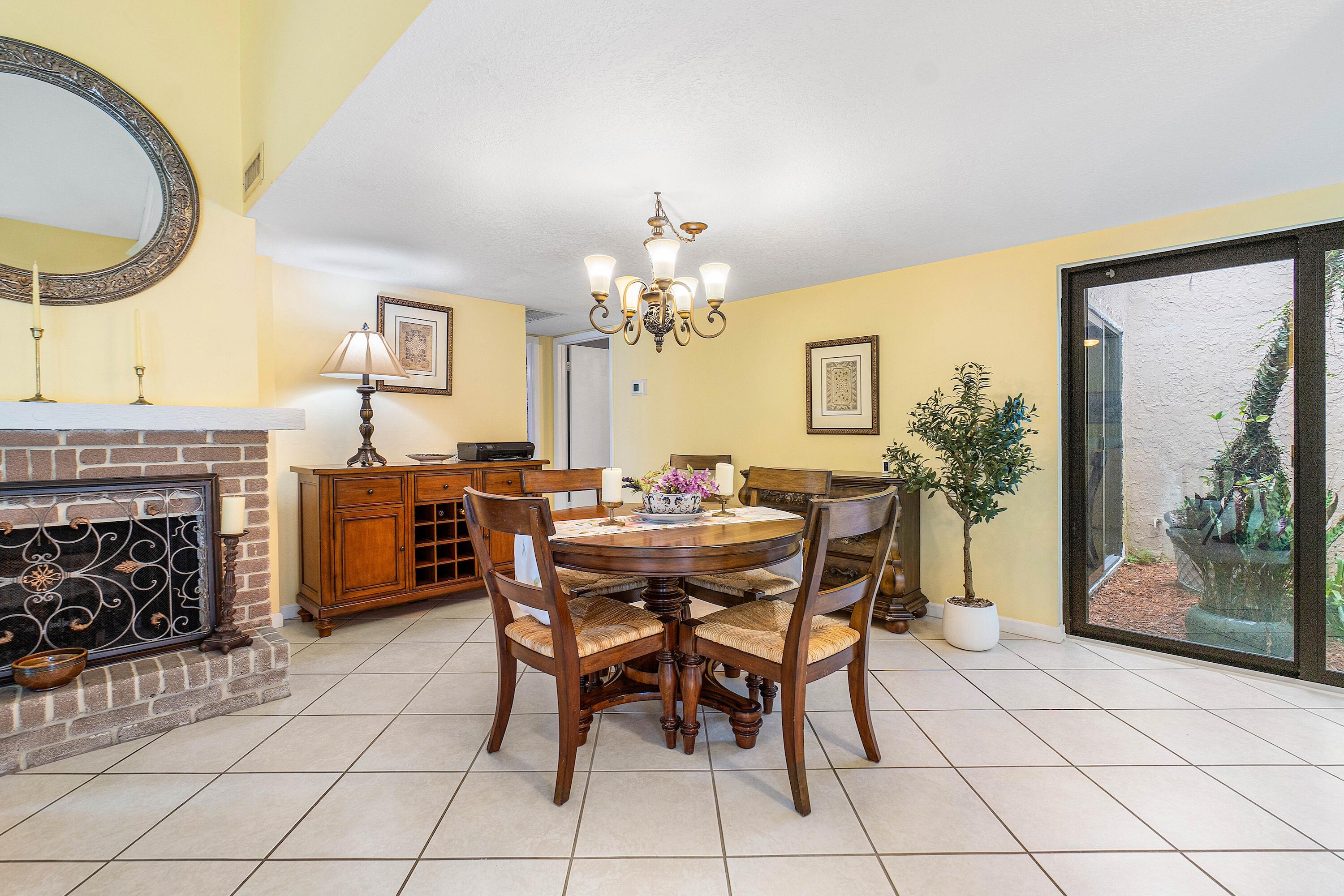 6624 Patio Lane Boca Raton, FL 33433 - Photo 5 of 27 009-6624PatioLane-BocaRaton-FL-33433-FUL