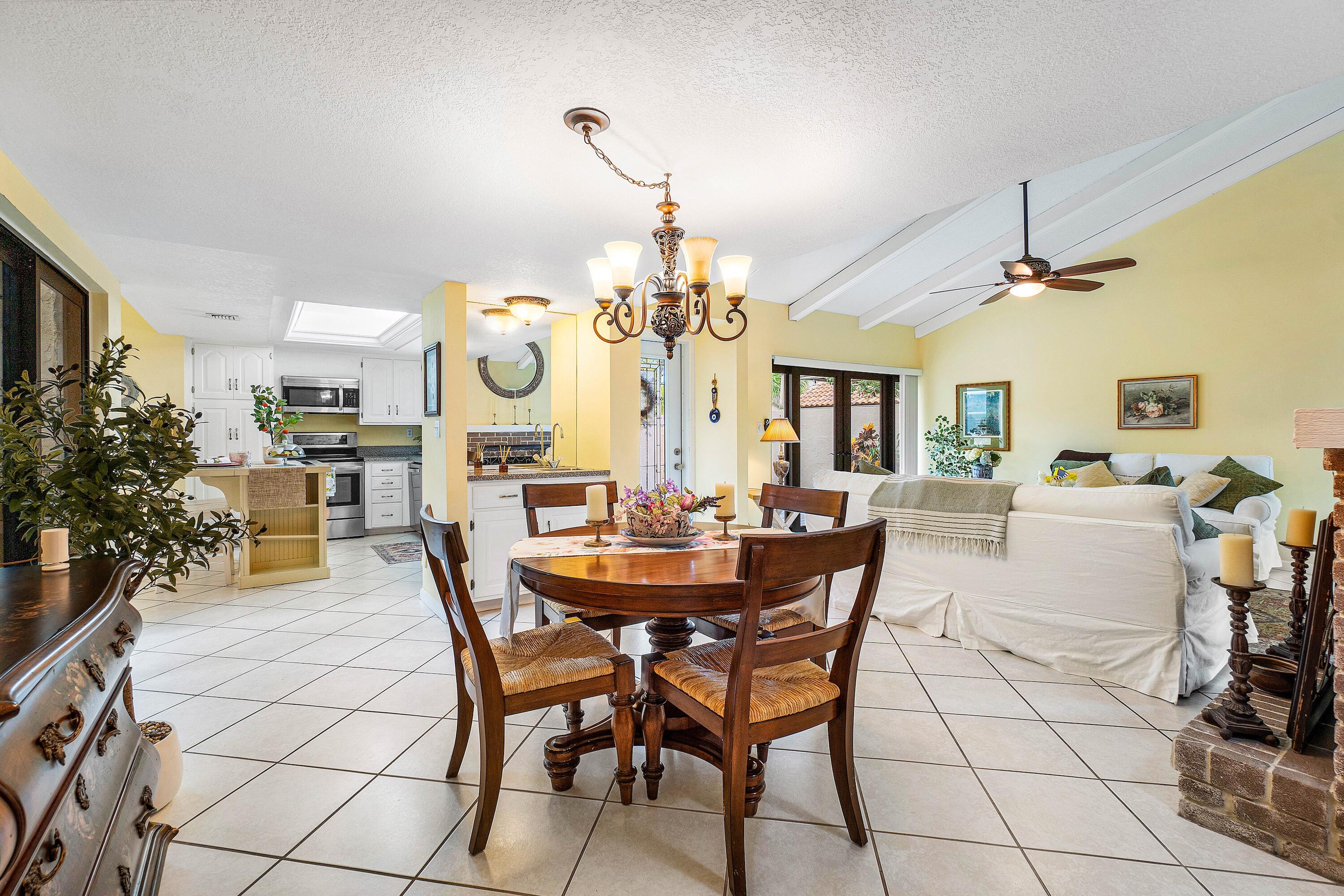 6624 Patio Lane Boca Raton, FL 33433 - Photo 6 of 27 010-6624PatioLane-BocaRaton-FL-33433-FUL