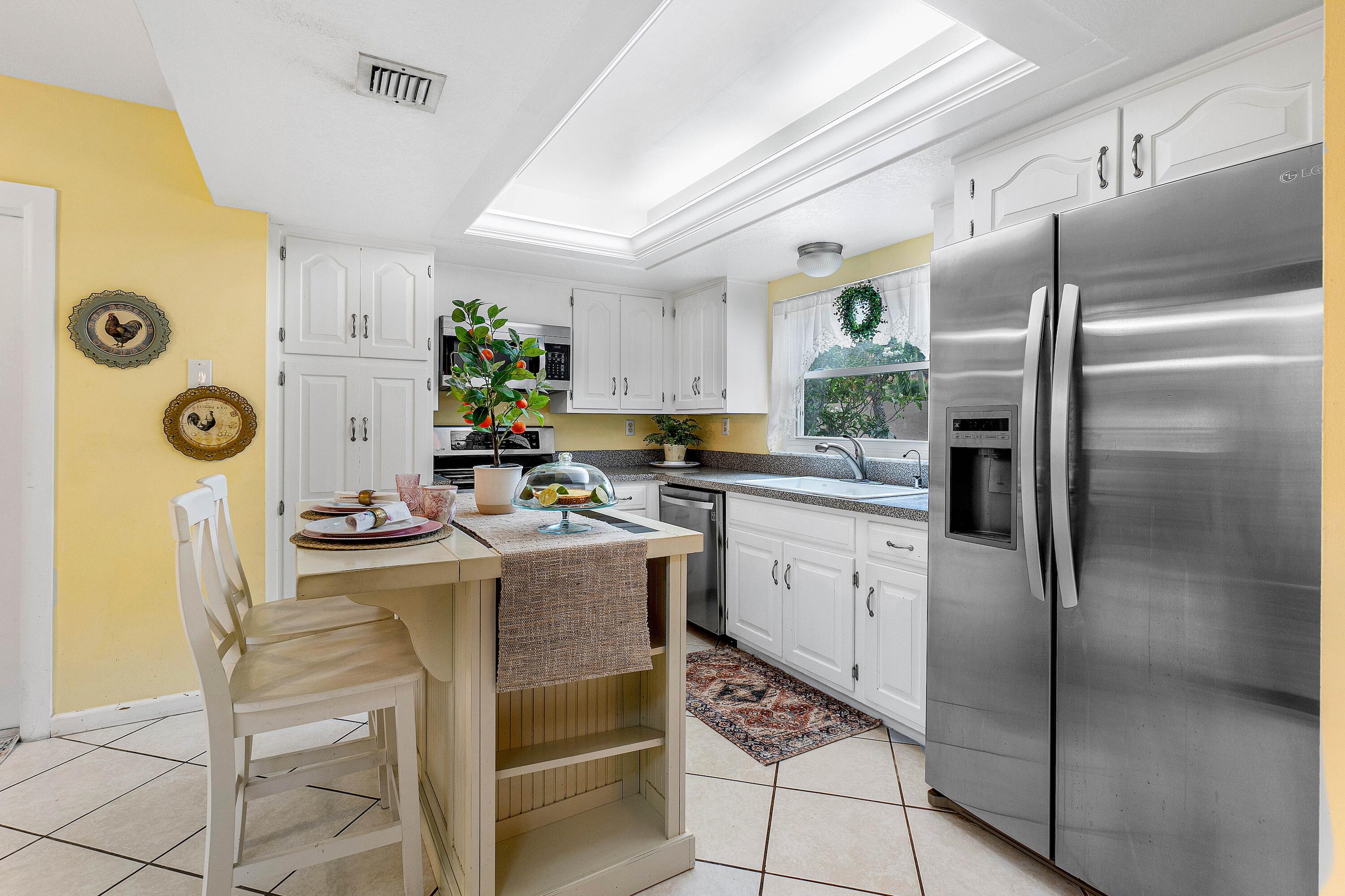 6624 Patio Lane Boca Raton, FL 33433 - Photo 7 of 27 011-6624PatioLane-BocaRaton-FL-33433-FUL