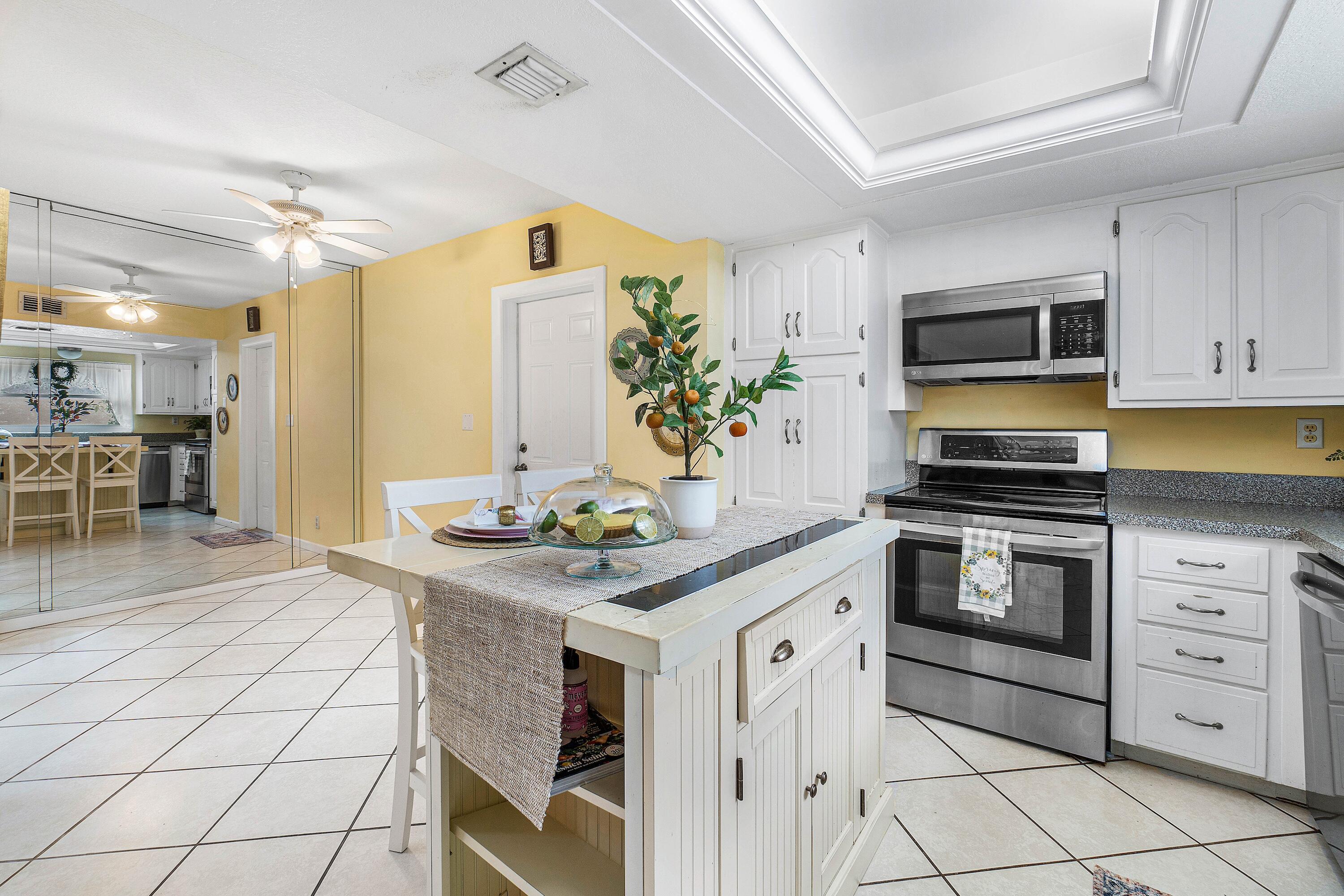 6624 Patio Lane Boca Raton, FL 33433 - Photo 8 of 27 012-6624PatioLane-BocaRaton-FL-33433-FUL
