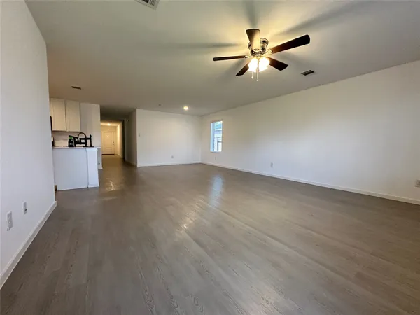$2,150 | 210 Amy Street, Angleton, TX 77515