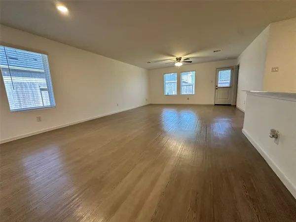 $2,150 | 210 Amy Street, Angleton, TX 77515