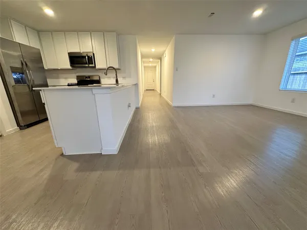 $2,150 | 210 Amy Street, Angleton, TX 77515