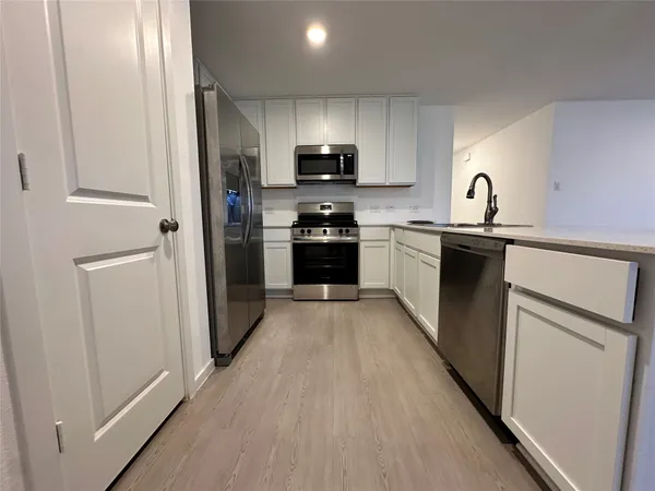 $2,150 | 210 Amy Street, Angleton, TX 77515