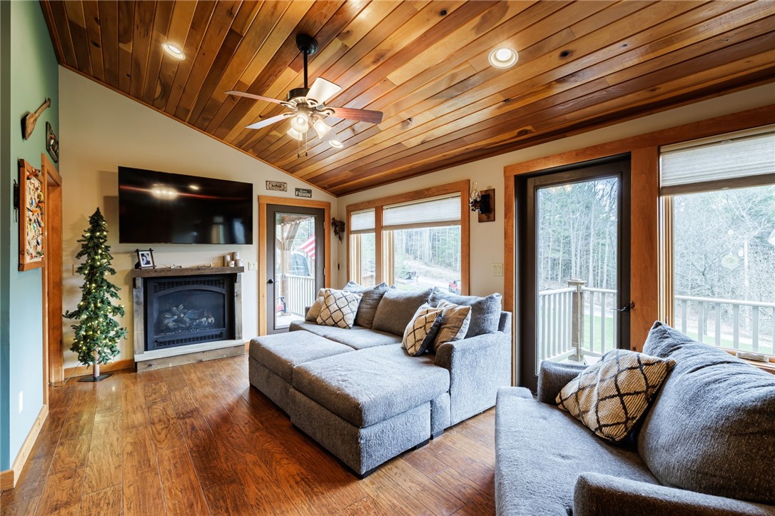 6600 East Hill Road Naples, NY 14512 - Photo 23 of 47 In-Law Living Room