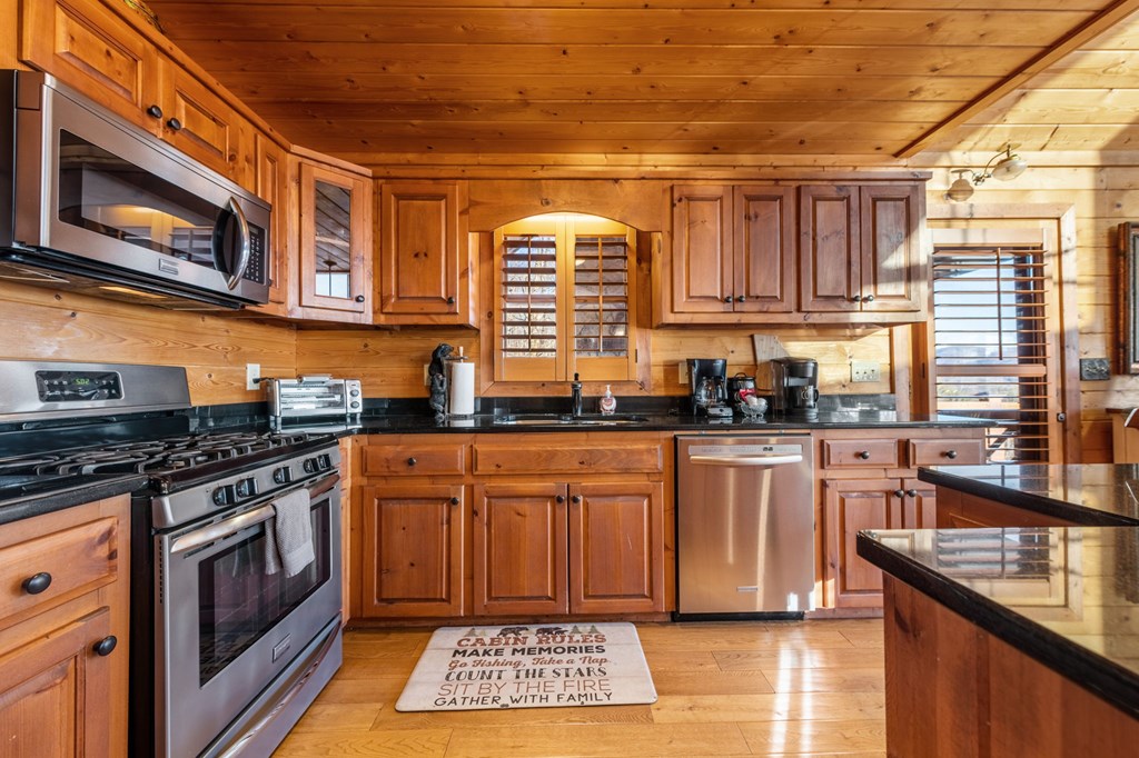 1110 Overlook Road Blue Ridge, GA 30513 - Photo 8 of 37