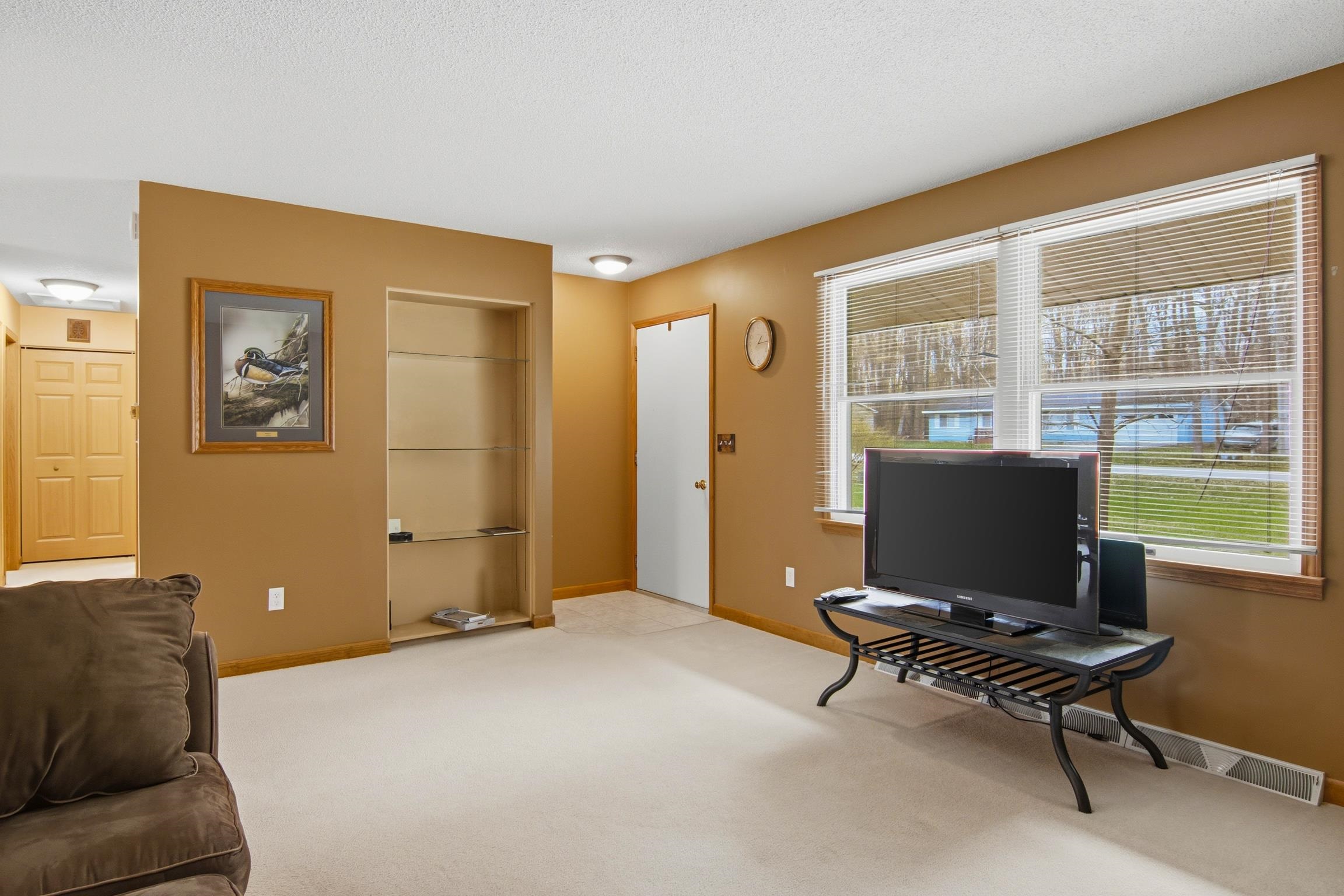 1875 Lardie Road Traverse City, MI 49696 - Photo 4 of 25 1944676-83ad45b8-c4b4-46c5-ba98-7bfee2a42893.JPG