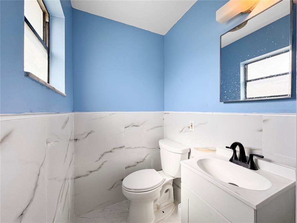 517 3rd Court Southwest Fort Meade, FL 33841 - Photo 13 of 20 a bathroom with a sink toilet and mirror