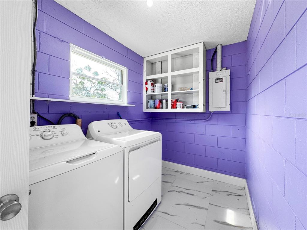 517 3rd Court Southwest Fort Meade, FL 33841 - Photo 8 of 20 a utility room with dryer and washer