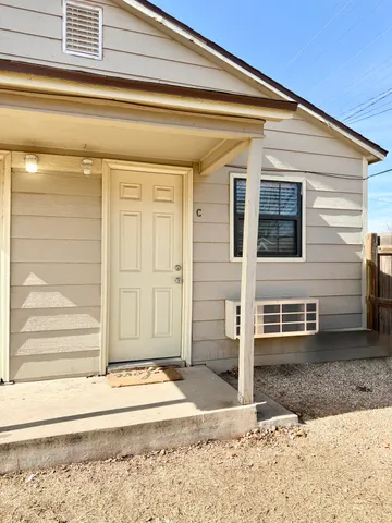 $585 | 1912 25th Street, Unit C, Lubbock, TX 79411