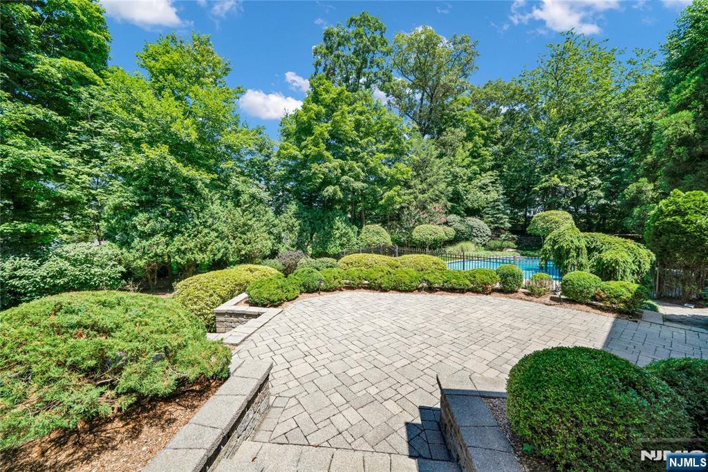 837 Apple Ridge Road Franklin Lakes, NJ 07417 - Photo 3 of 33 Gallery Image 3