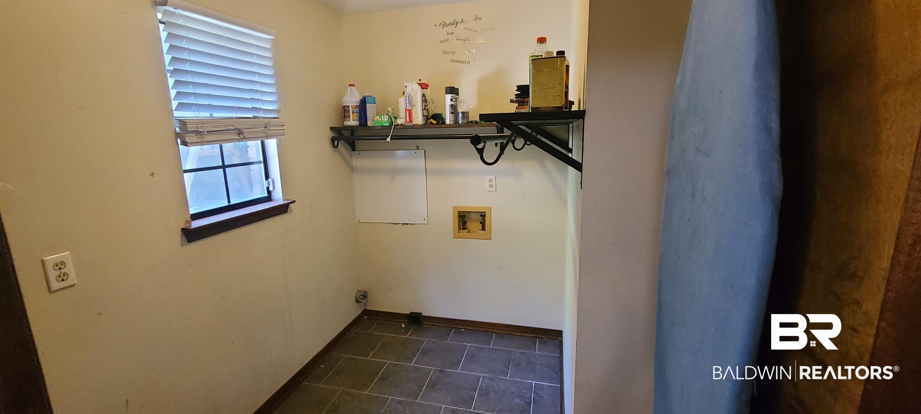 137 Lakeview Loop Daphne, AL 36526 - Photo 4 of 18 Laundry Room