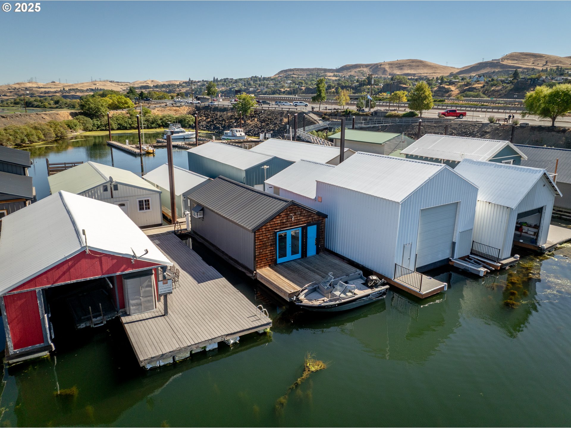 101 North Boat Basin Road, Unit A09 The Dalles, OR 97058 - Photo 12 of 17 an aerial view of a house with swimming pool and mountains
