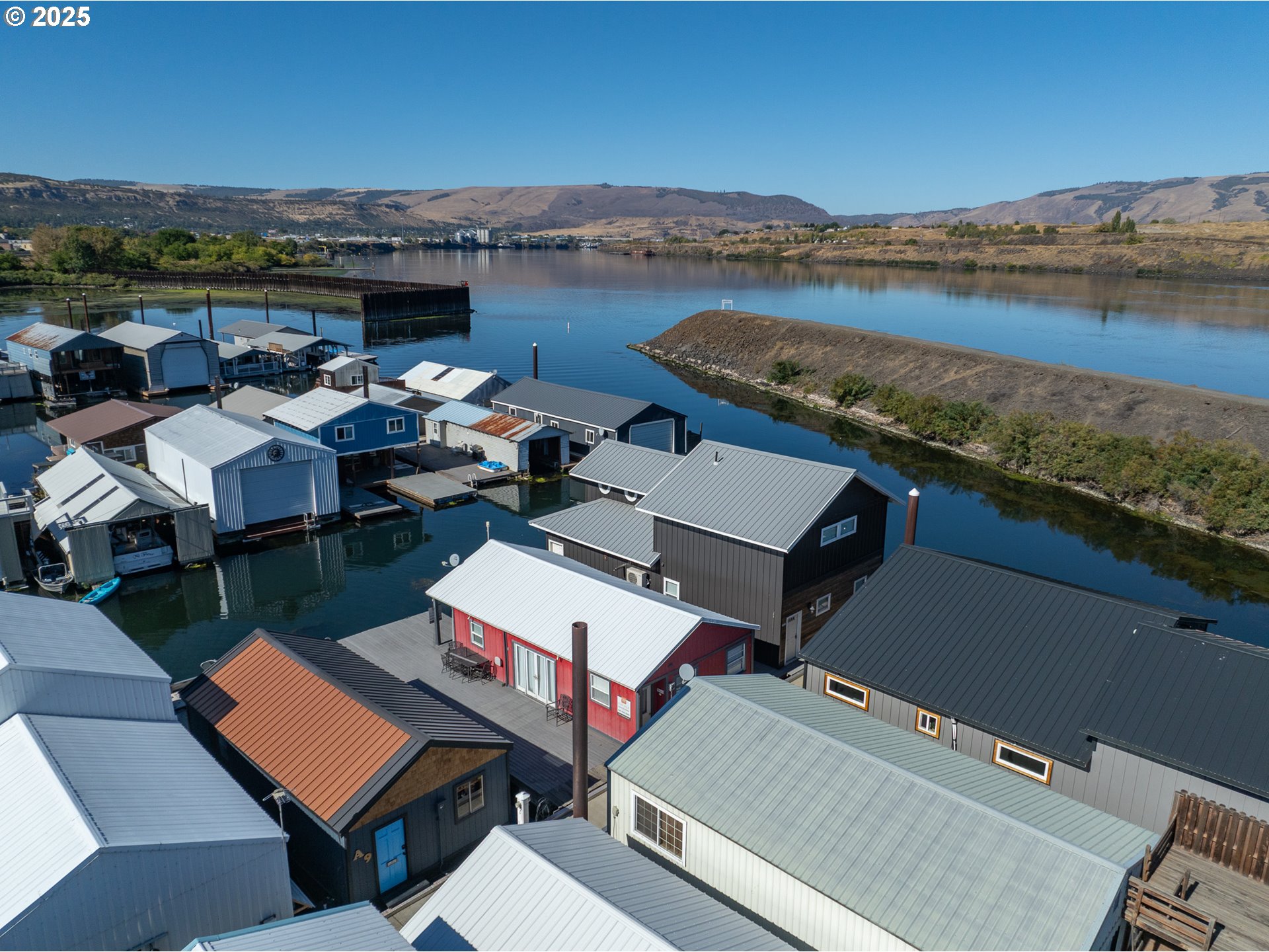 101 North Boat Basin Road, Unit A09 The Dalles, OR 97058 - Photo 15 of 17 an aerial view of a balcony with chairs