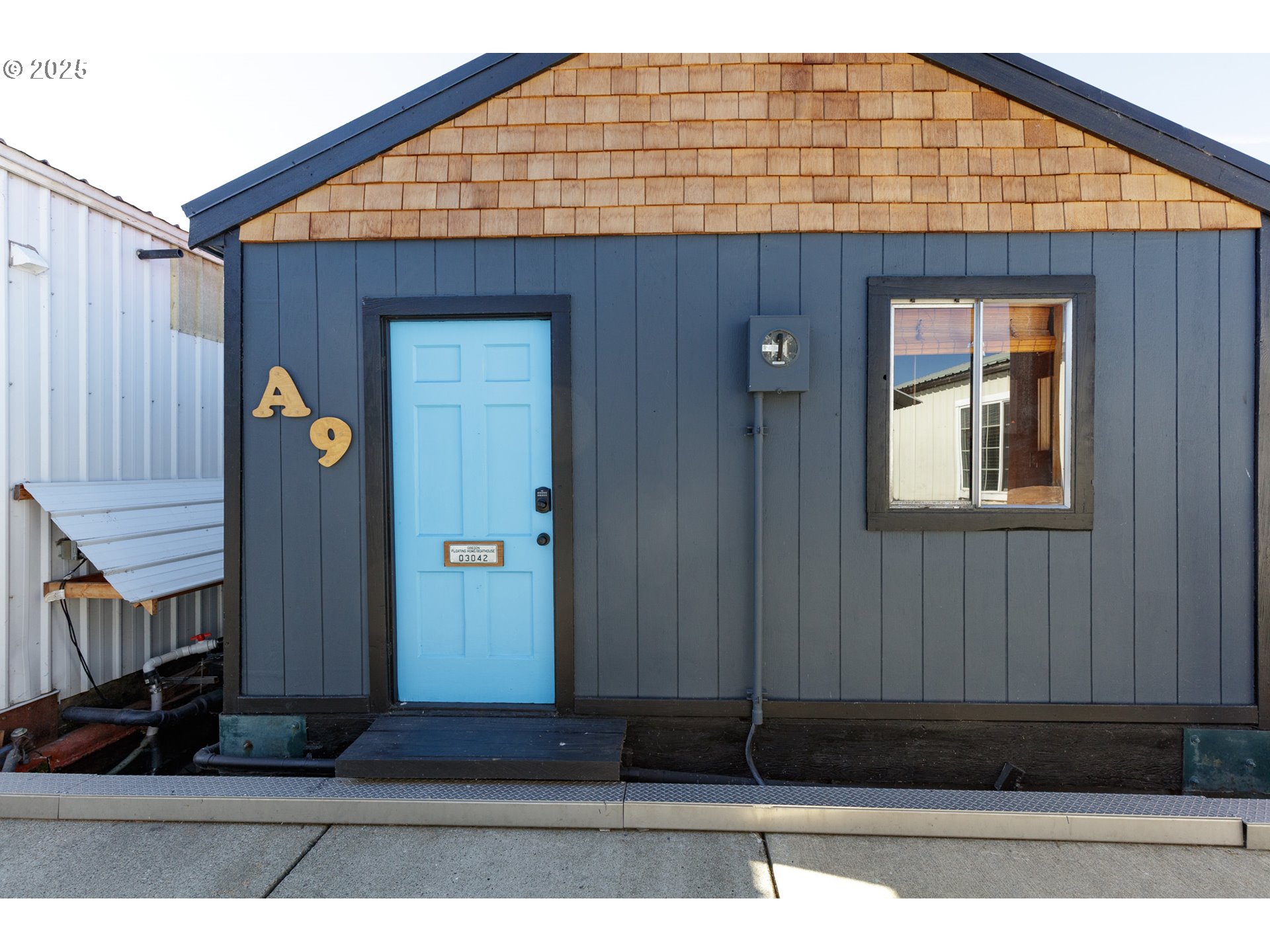 101 North Boat Basin Road, Unit A09 The Dalles, OR 97058 - Photo 2 of 17 a view of backyard with wooden fence