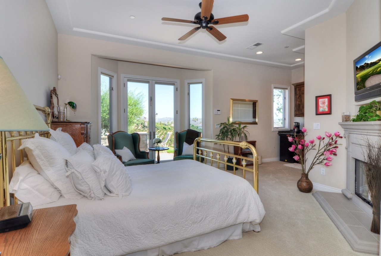 4444 Fallsbrae Road Fallbrook, CA 92028 - Photo 23 of 25 Guest suite with kitchen, full bath, patio and private entrance