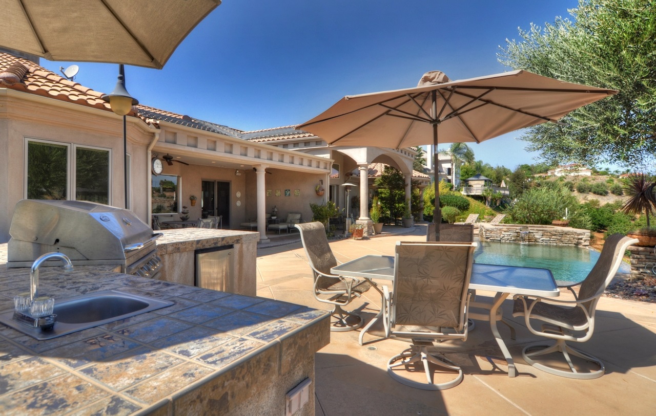 4444 Fallsbrae Road Fallbrook, CA 92028 - Photo 9 of 25 Outdoor kitchen