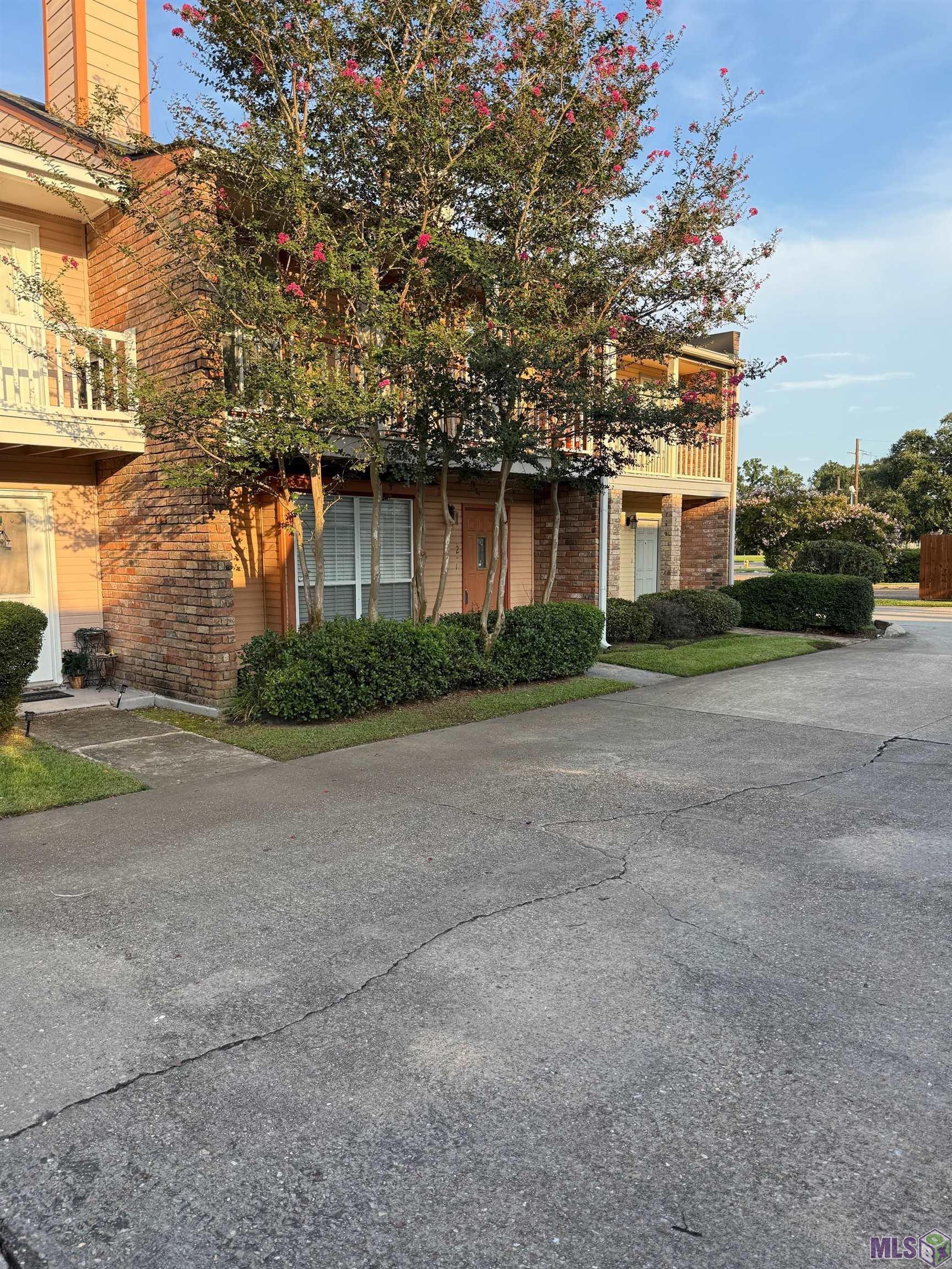 152 South Foster Drive Baton Rouge, LA 70806 - Photo 2 of 18