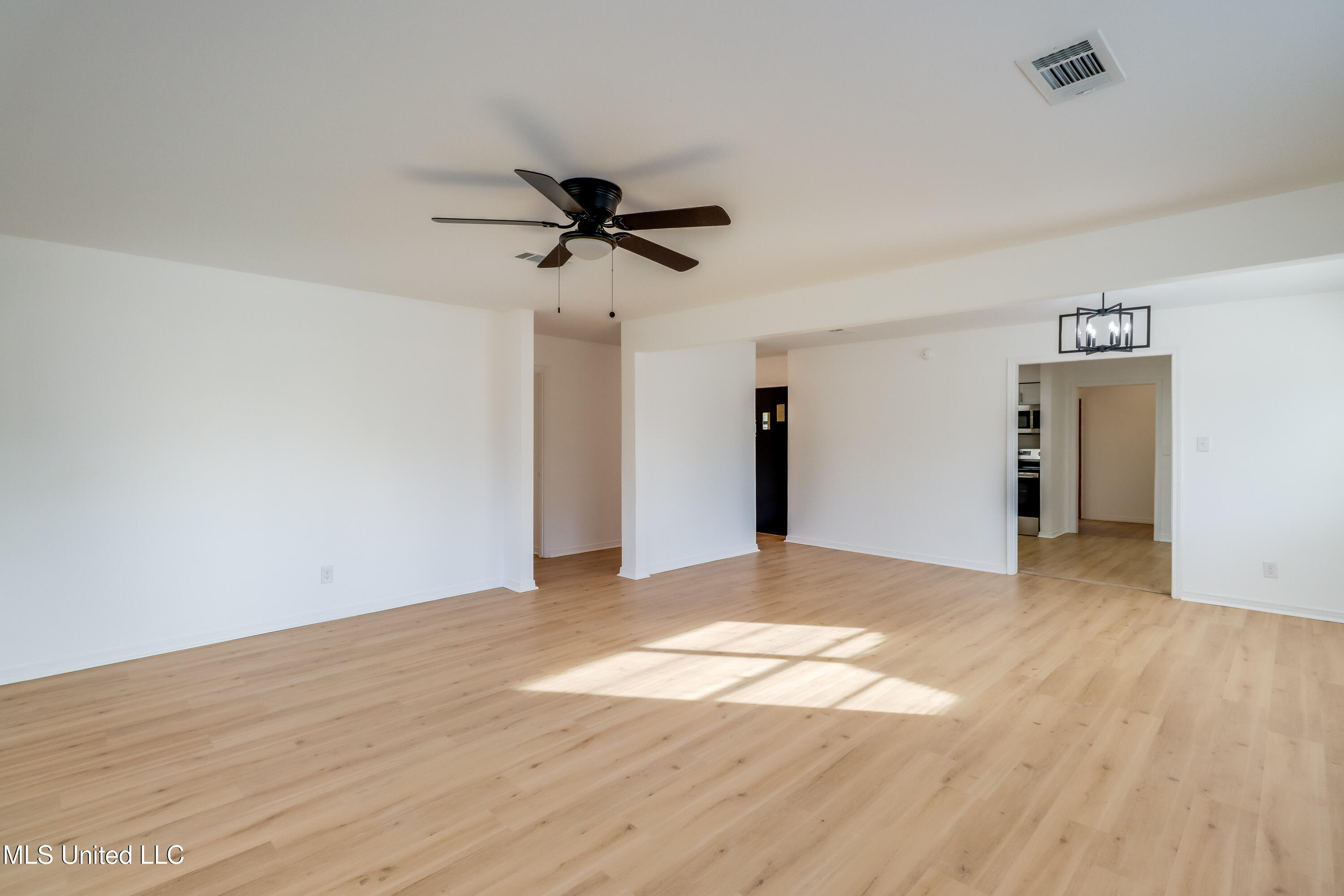 2470 Carter Road Biloxi, MS 39531 - Photo 7 of 22 IMG_9976-Edit