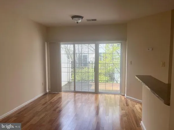 $2,900 | 1541 Northern Neck Drive, Unit 201, Vienna, VA 22182