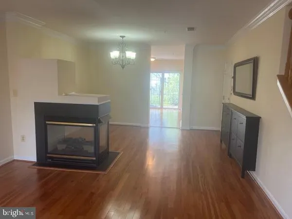 $2,900 | 1541 Northern Neck Drive, Unit 201, Vienna, VA 22182
