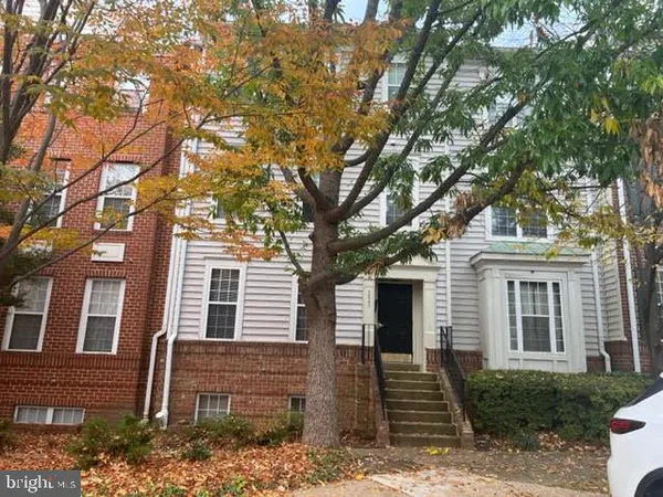 $2,900 | 1541 Northern Neck Drive, Unit 201, Vienna, VA 22182