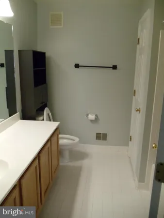 $2,900 | 1541 Northern Neck Drive, Unit 201, Vienna, VA 22182