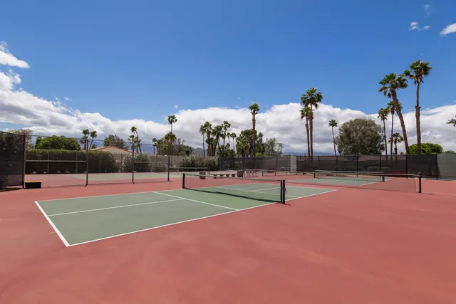 a view of a yard with a house