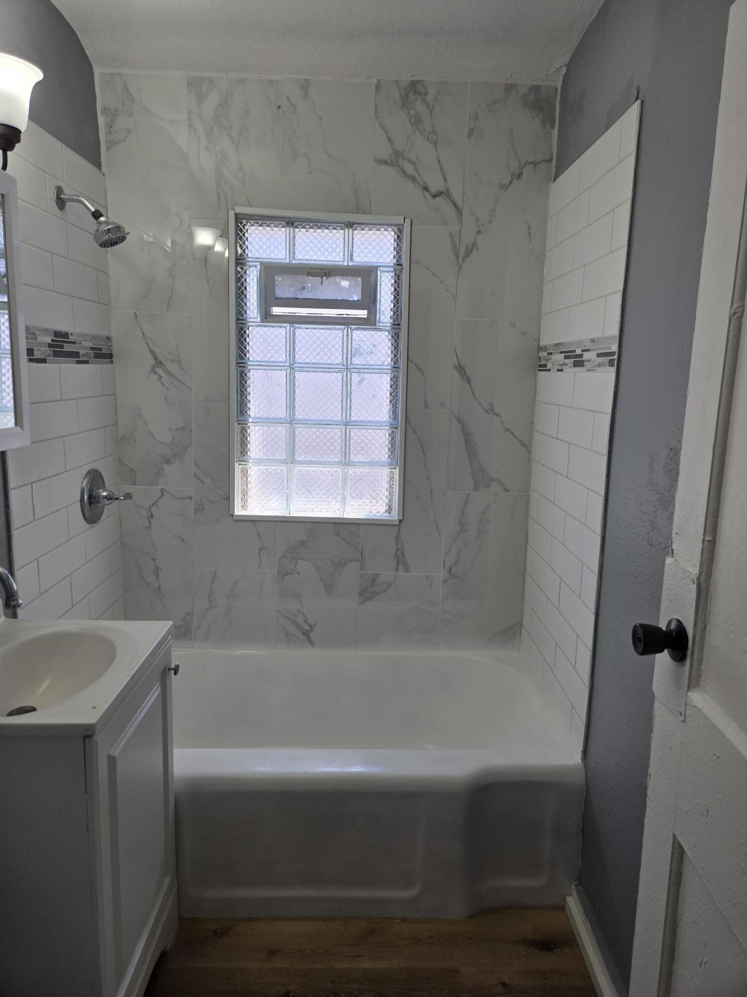3380 North 36th Street Milwaukee, WI 53216 - Photo 16 of 27 Upper bath #2