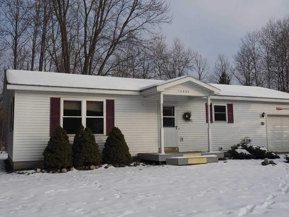 10906 Riverside Drive Honor, MI 49640 - Photo 14 of 18 1870519-13.JPG