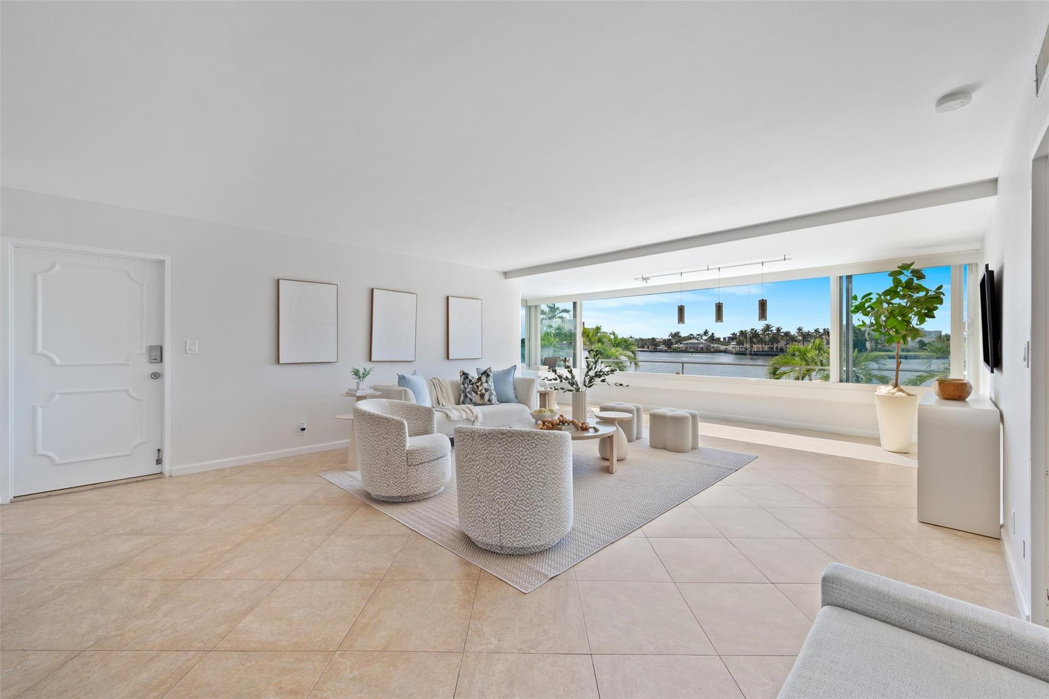 215 North Birch Road, Unit 2B Fort Lauderdale, FL 33304 - Photo 3 of 34 a living room with patio furniture and a potted plant