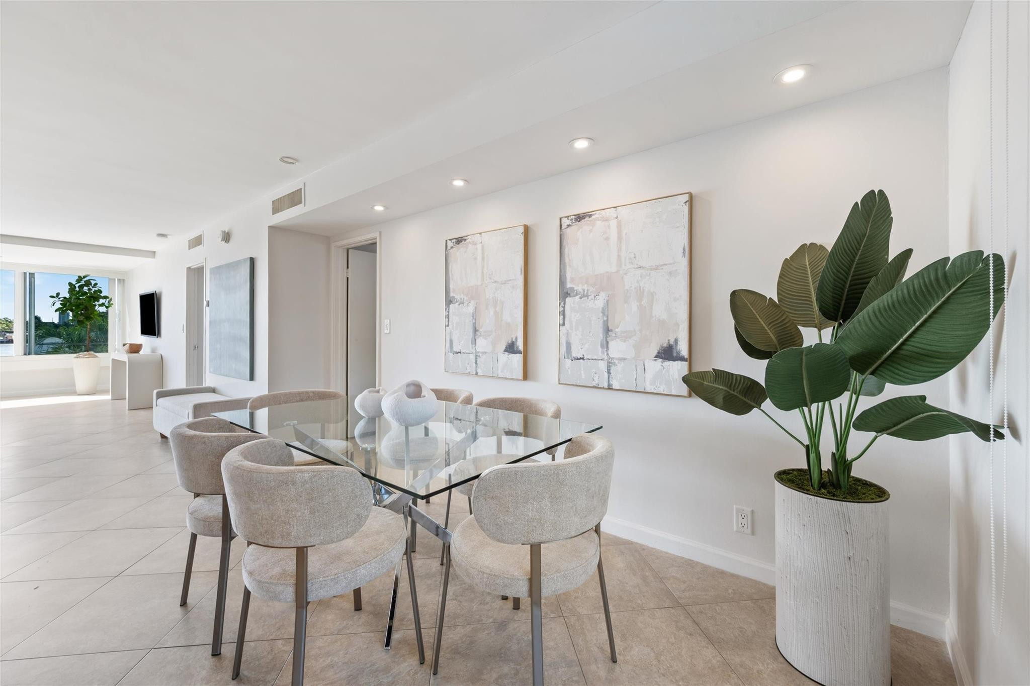 215 North Birch Road, Unit 2B Fort Lauderdale, FL 33304 - Photo 10 of 34 a view of a dining room with furniture and a potted plant