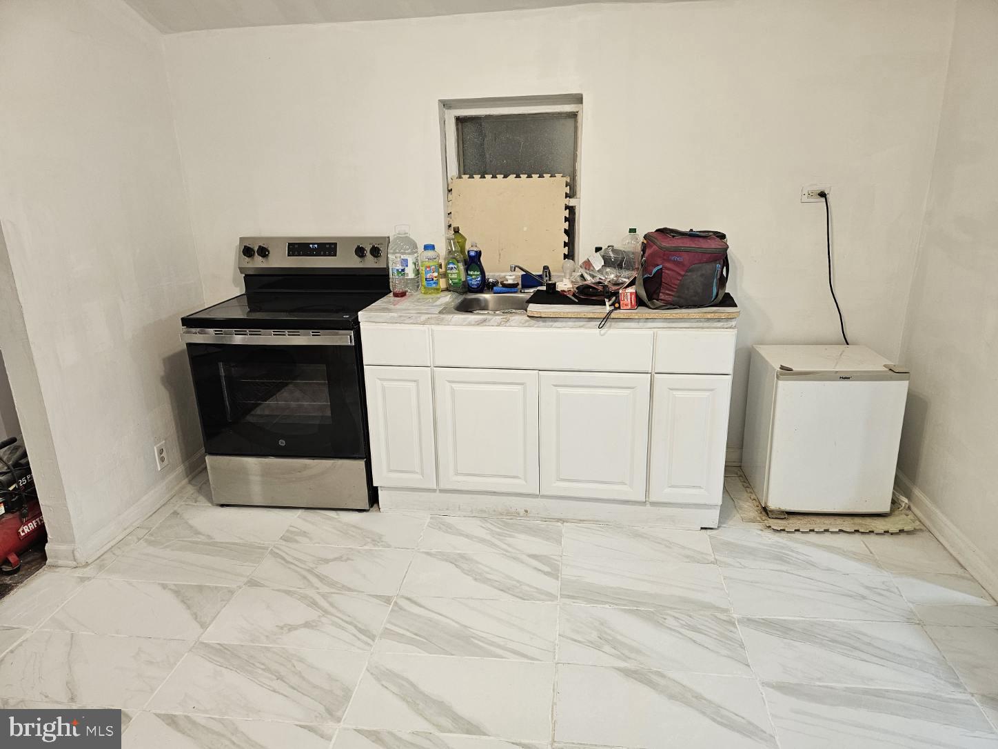 259 Shoemaker Lane Bridgeton, NJ 08302 - Photo 11 of 23 a room with table chairs and white appliances