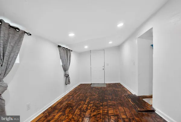 a view of an entryway with workspace