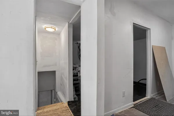 a view of a livingroom with car parked