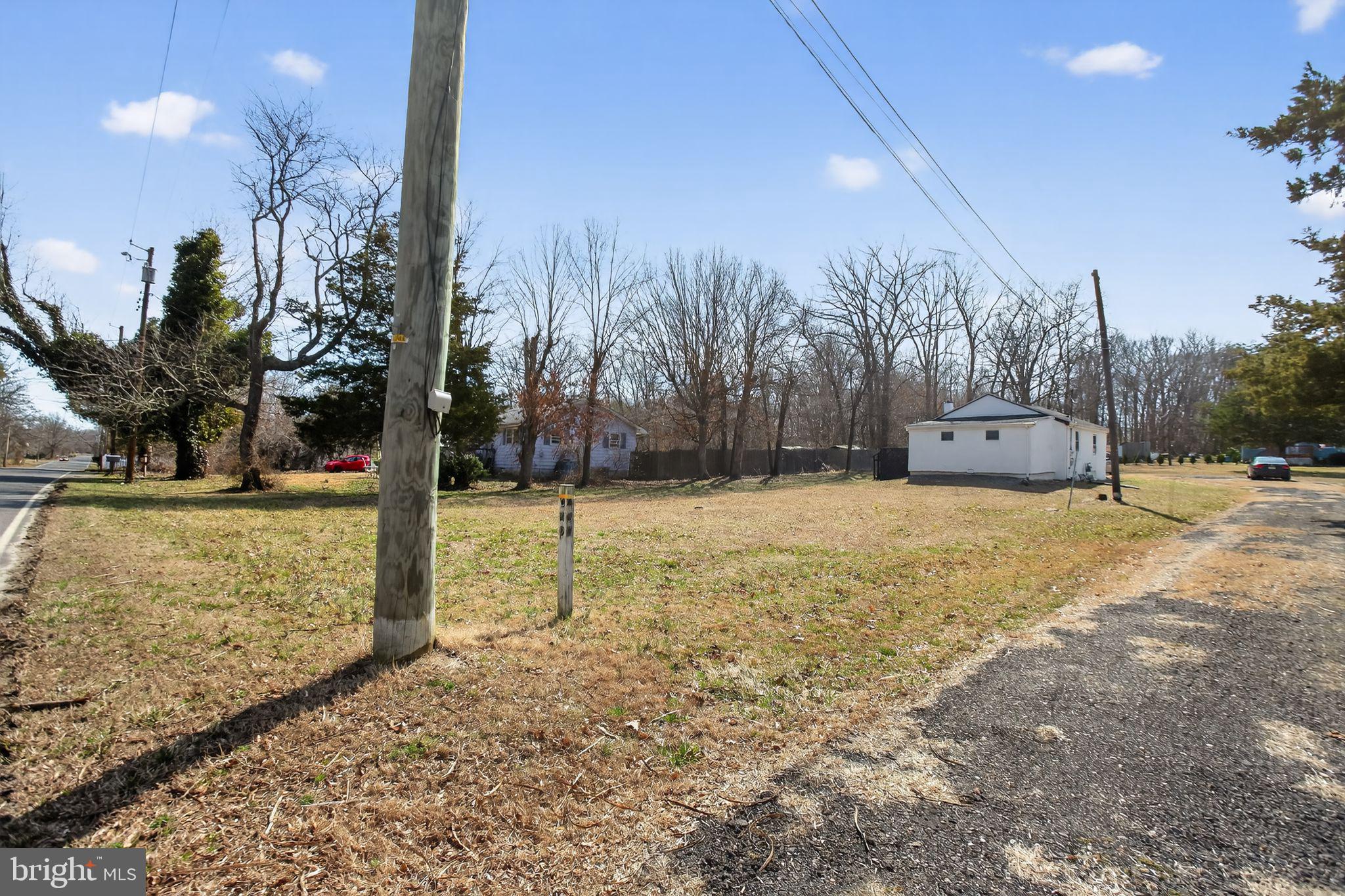 259 Shoemaker Lane Bridgeton, NJ 08302 - Photo 2 of 23 a view of a yard with a snow