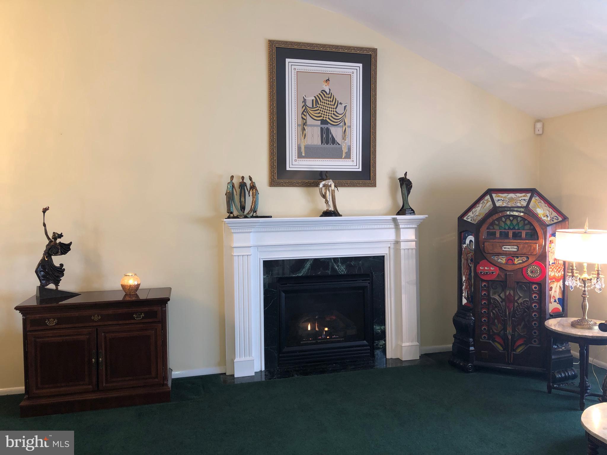 9706 Morefield Road Philadelphia, PA 19115 - Photo 9 of 30 Living Room