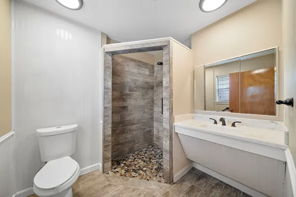 $2,500 | 1104 Hillcrest Drive, Conroe, TX 77301