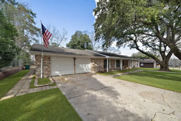 $2,500 | 1104 Hillcrest Drive, Conroe, TX 77301