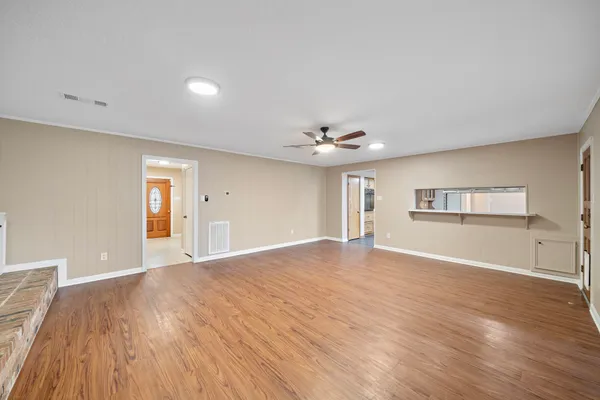$2,500 | 1104 Hillcrest Drive, Conroe, TX 77301