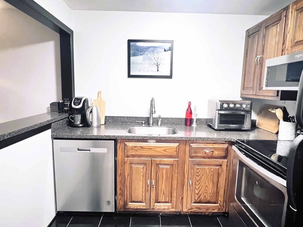 35 Berlin Street, Unit 11 Clinton, MA 01510 - Photo 7 of 14