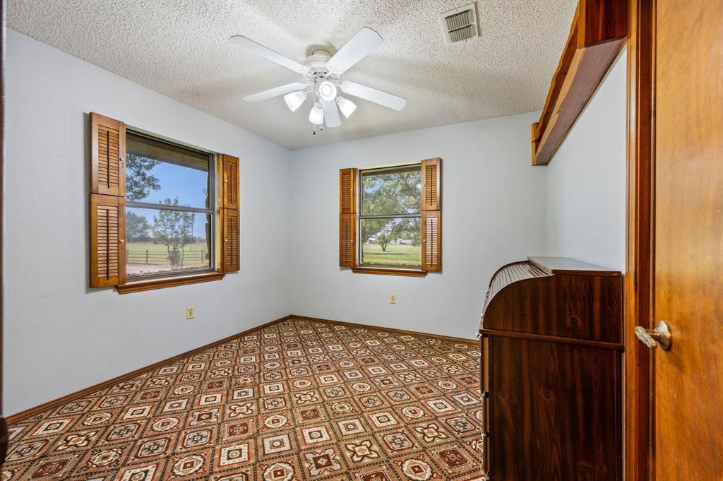 515 New Highland Road Springtown, TX 76082 - Photo 17 of 38