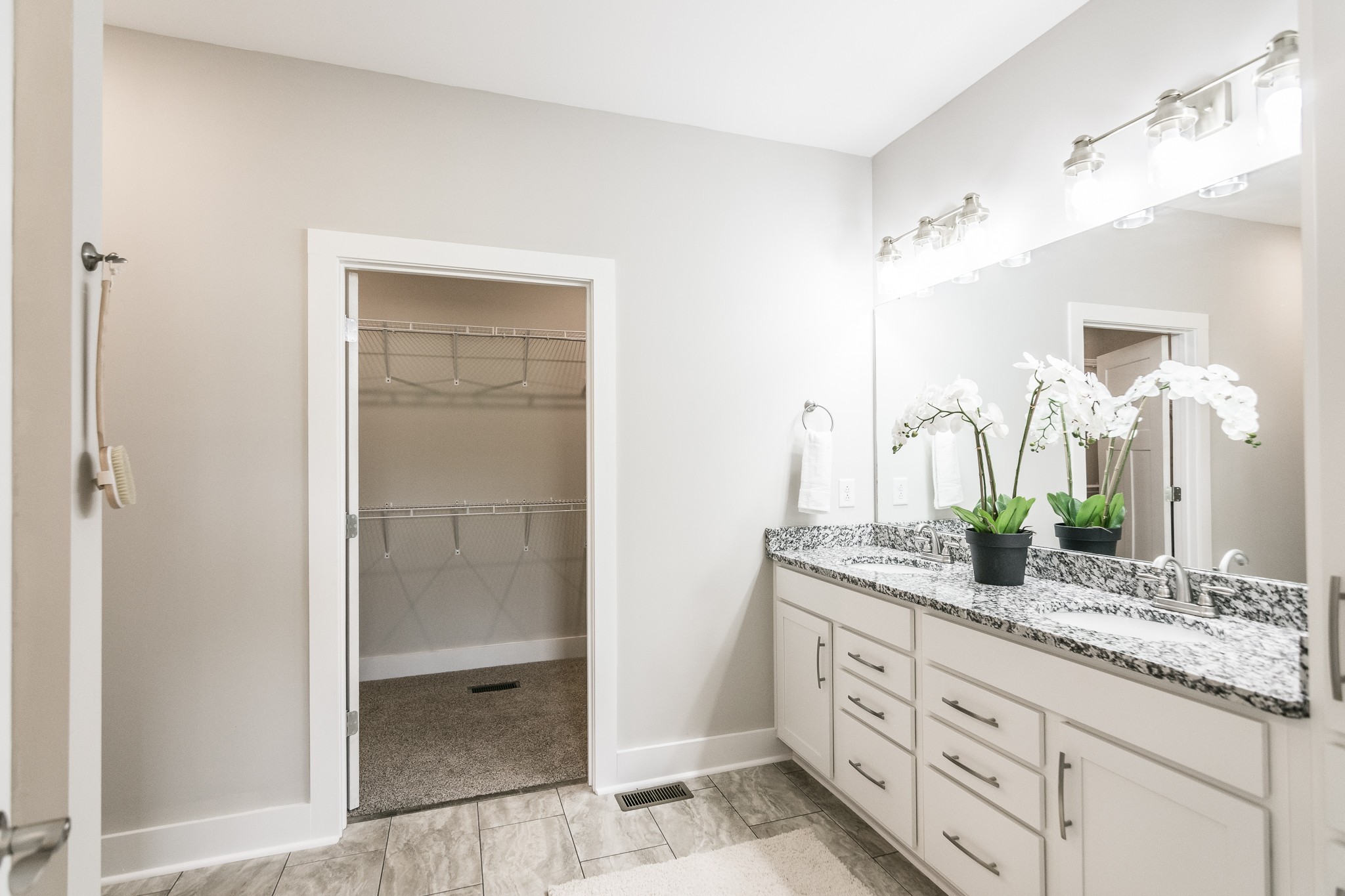 4839 Pulliam-Hardaway Road Springfield, TN 37172 - Photo 26 of 40 a bathroom with a granite countertop sink and a mirror