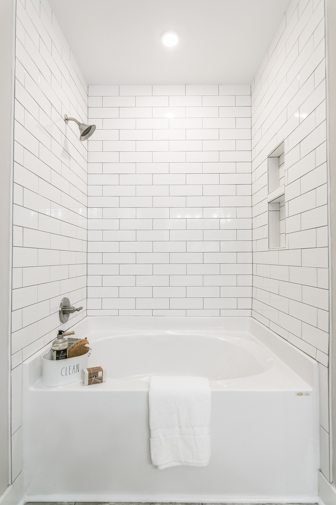 4839 Pulliam-Hardaway Road Springfield, TN 37172 - Photo 29 of 40 a bathroom with a bathtub