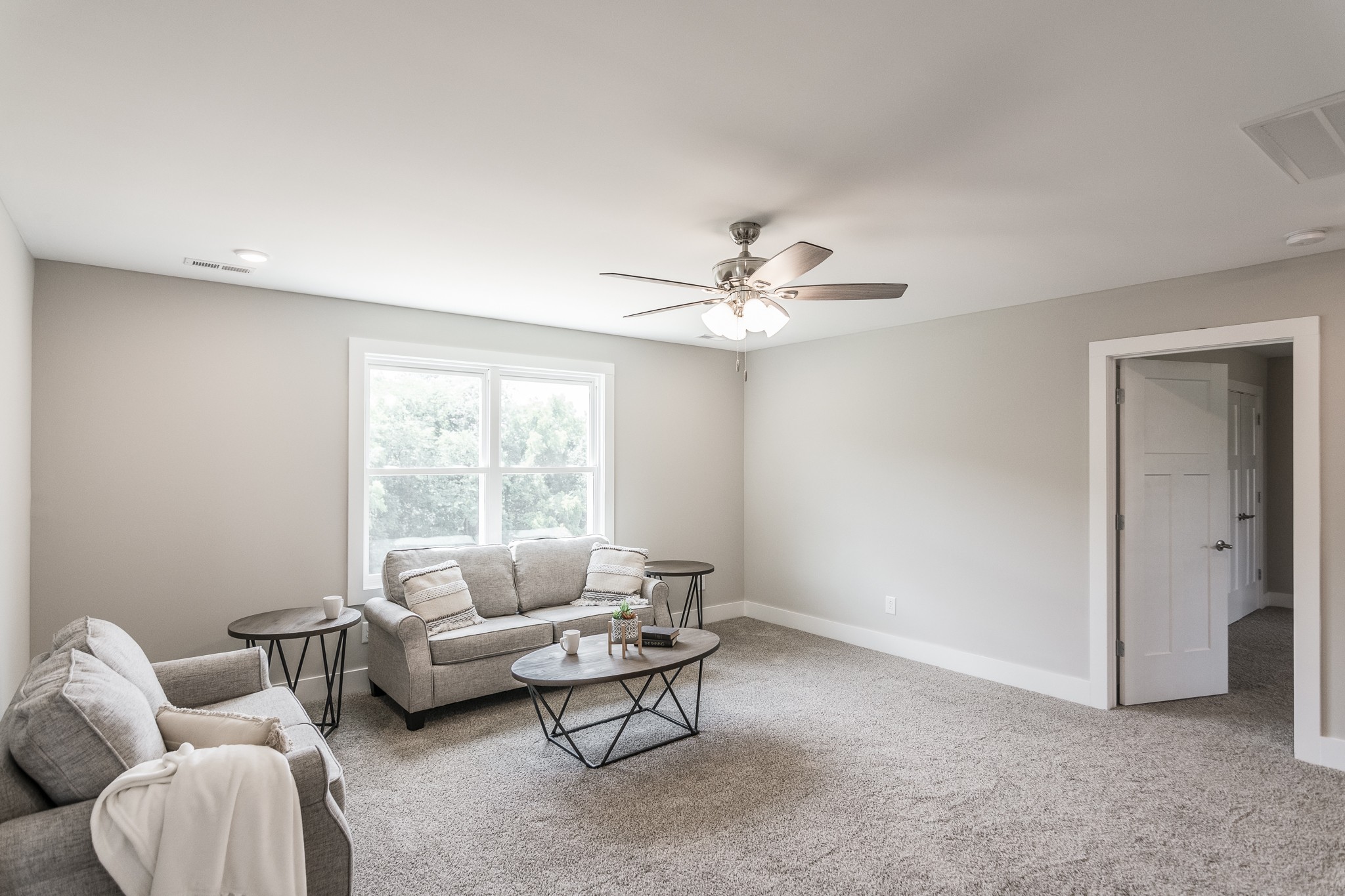 4839 Pulliam-Hardaway Road Springfield, TN 37172 - Photo 32 of 40 a living room with furniture and a window
