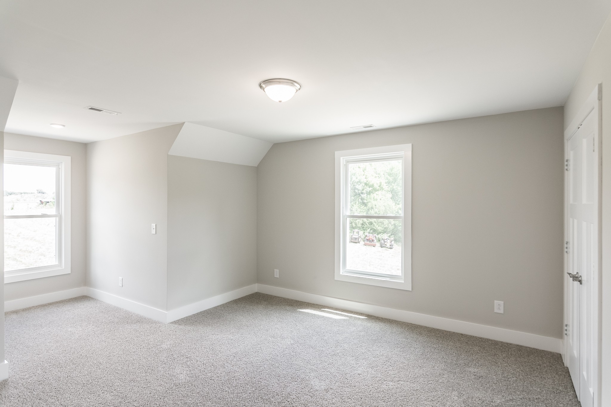 4839 Pulliam-Hardaway Road Springfield, TN 37172 - Photo 34 of 40 an empty room with windows